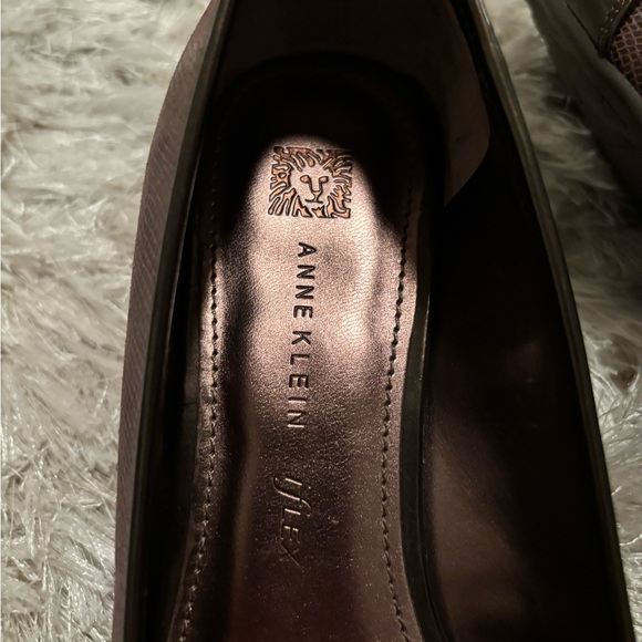 Make offer! NWOT Anne Klein Brown leather Wedge Bronze Gold Accent 8.5 M 2" heel - Picture 4 of 10